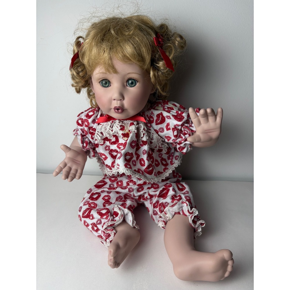 Vtg Marie Osmond Porcelain Doll Red‎ Kiss Pajamas Blonde Blue Eyes  Valentines